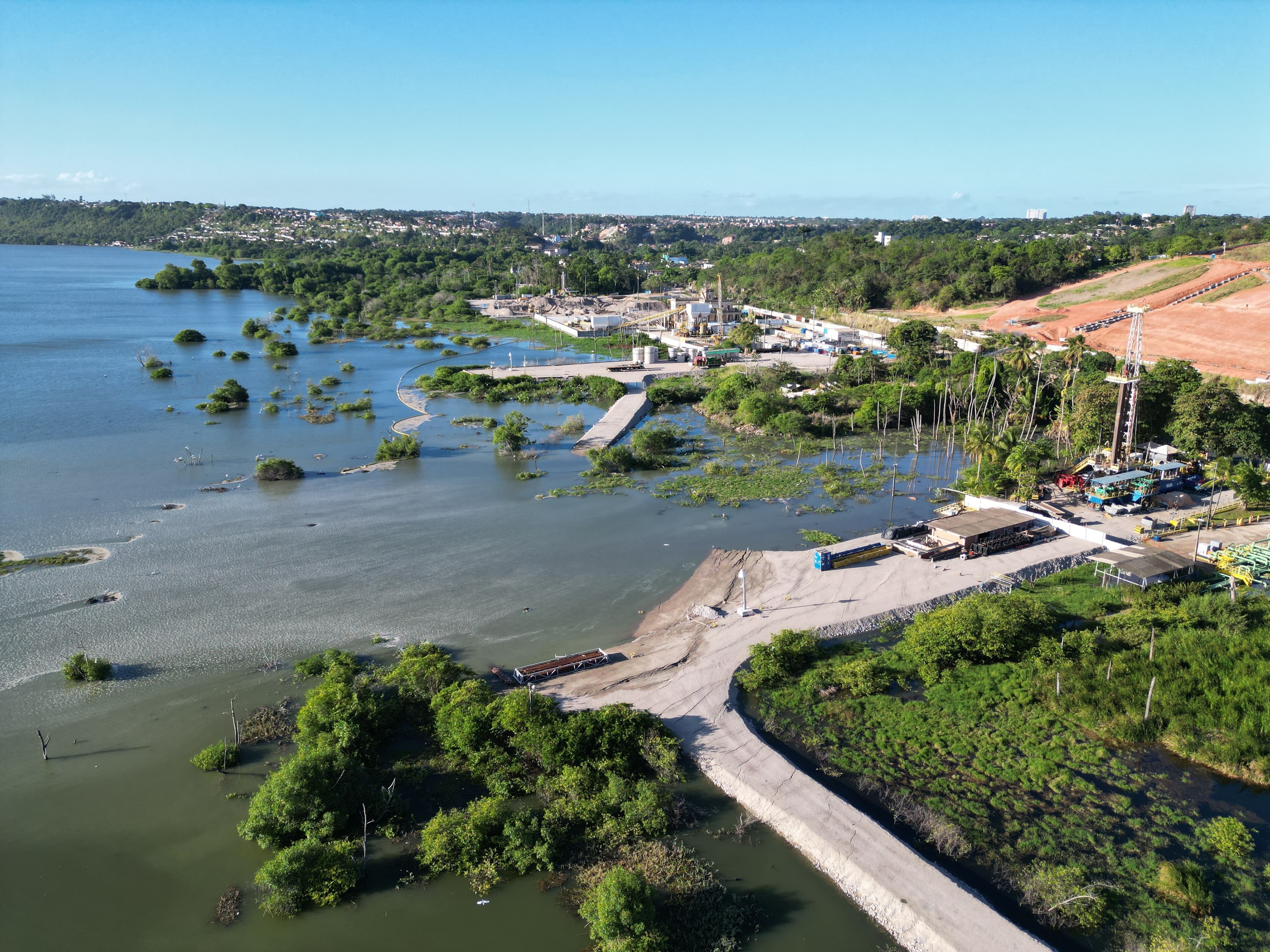 Ações da Braskem despencam em meio a impasses na reestruturação da dívida e crise em Maceió