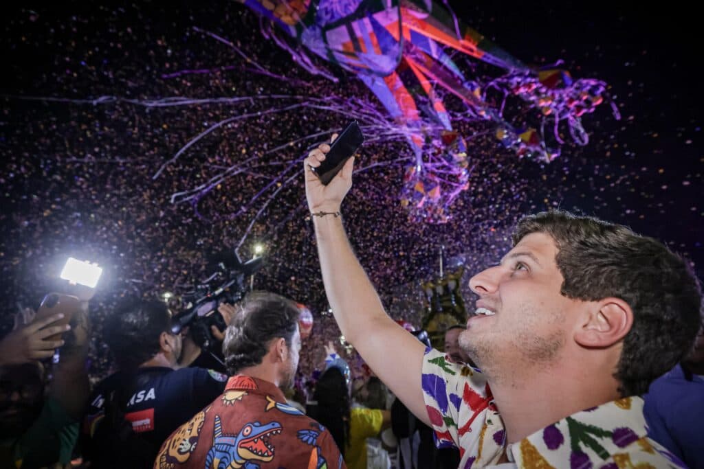 João Campos inicia último Carnaval como prefeito e mira disputa pelo Governo de Pernambuco