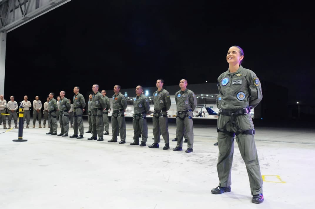 Policial civil se torna a primeira mulher a concluir Curso de Operações Aerotáticas em Pernambuco