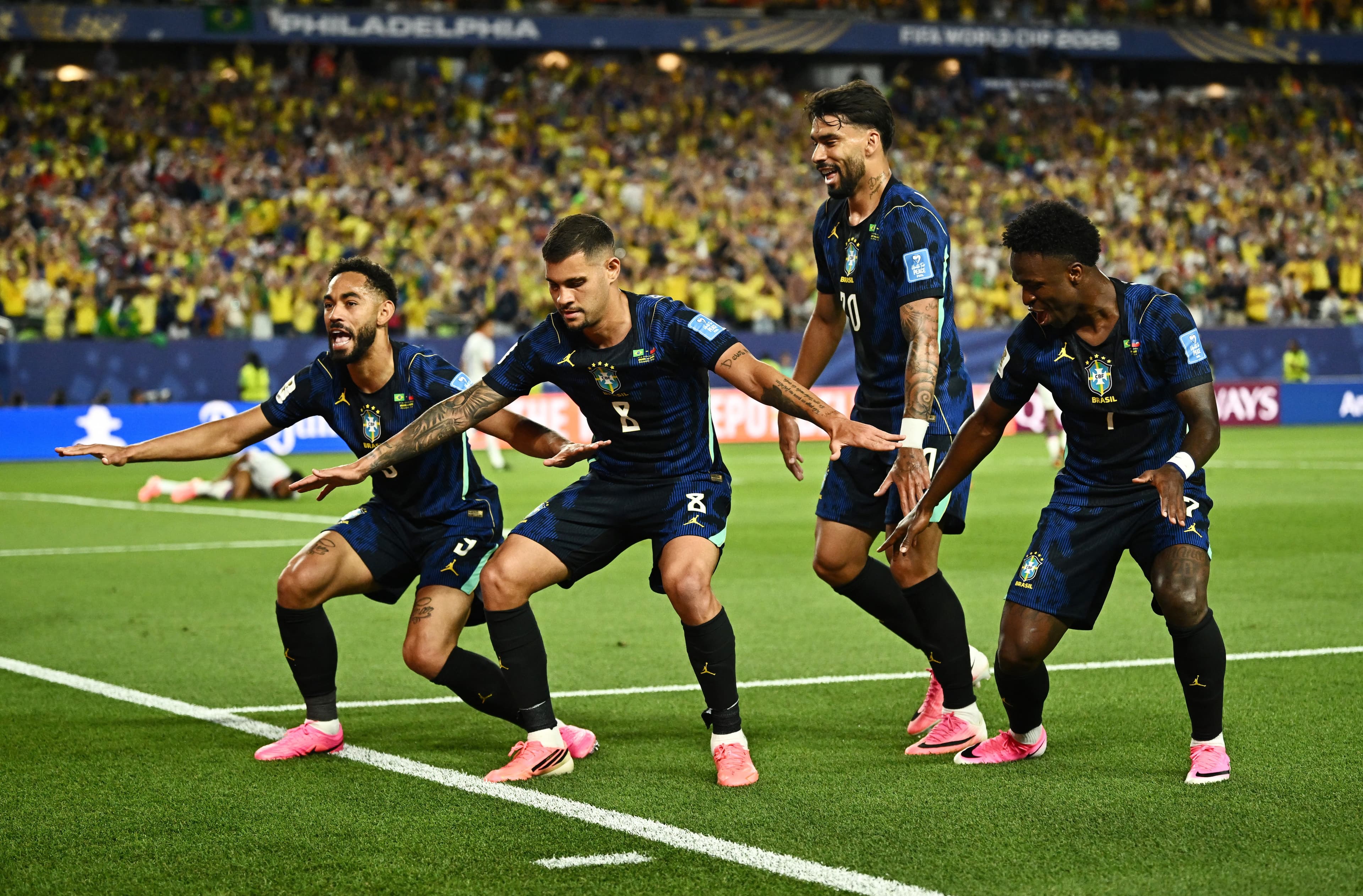 Seleção Brasileira brilha em campo e domina redes sociais com memes após vitória parcial