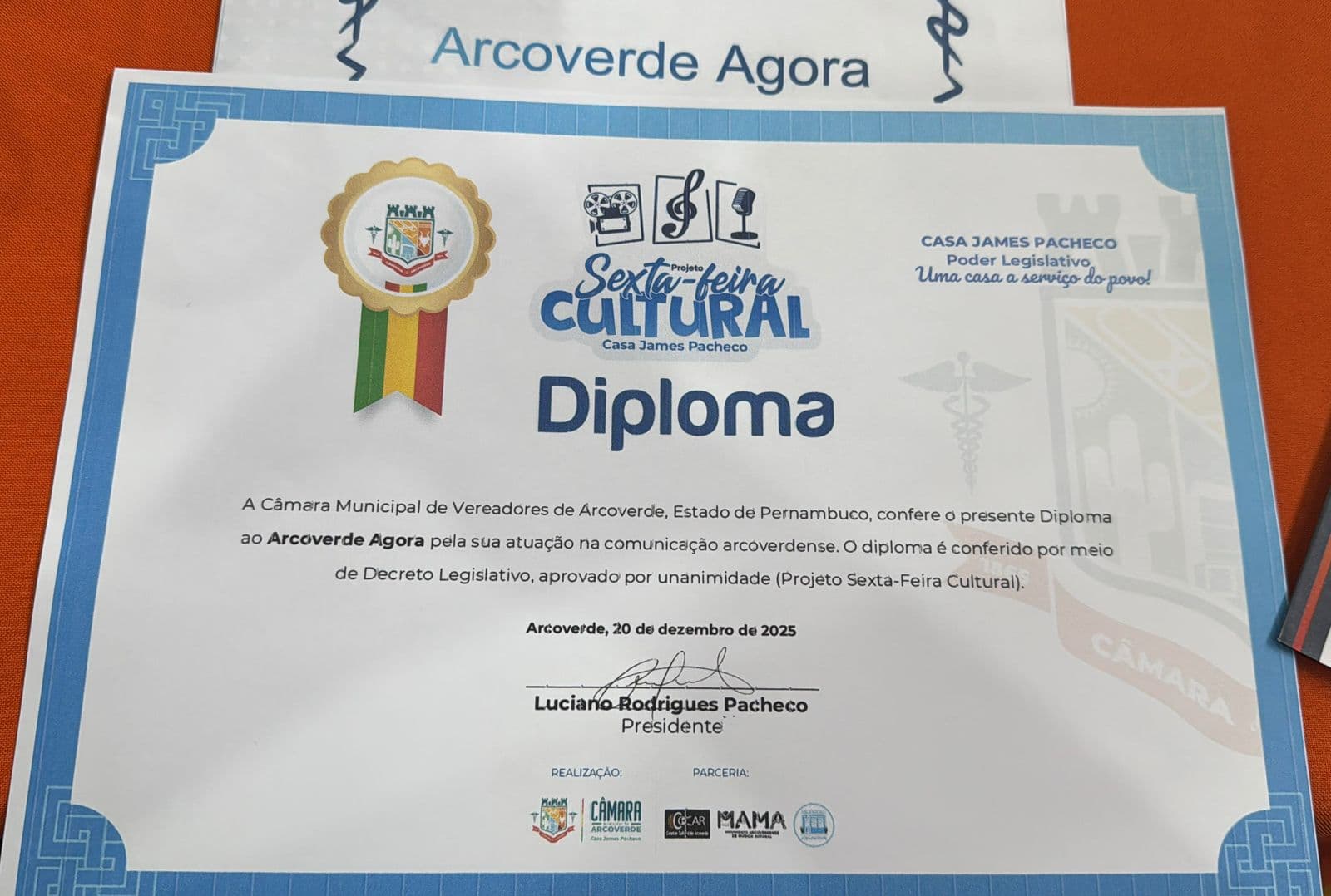 Reconhecimento Público: Arcoverde Agora recebe diploma da Câmara Municipal por atuação na comunicação