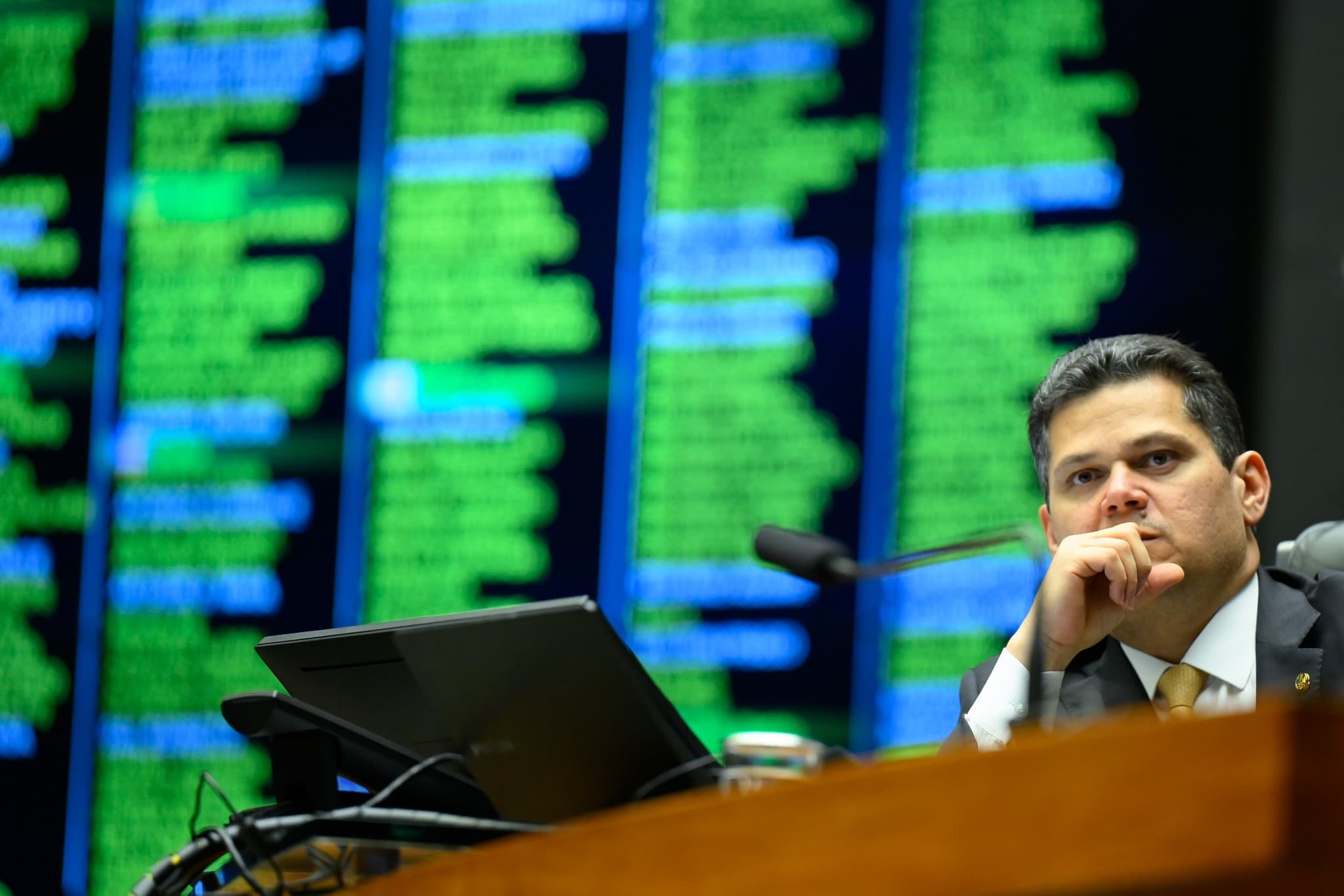 Senado avalia PEC que cria aposentadoria especial para agentes de saúde e endemias