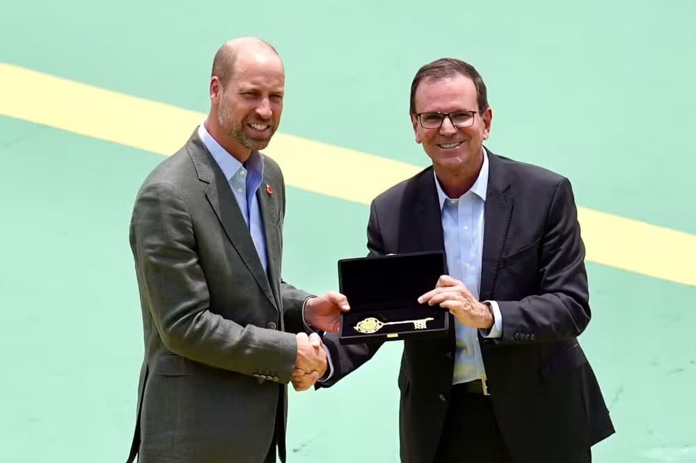 Príncipe William recebe as chaves do Rio e elogia paisagem durante visita ao Pão de Açúcar