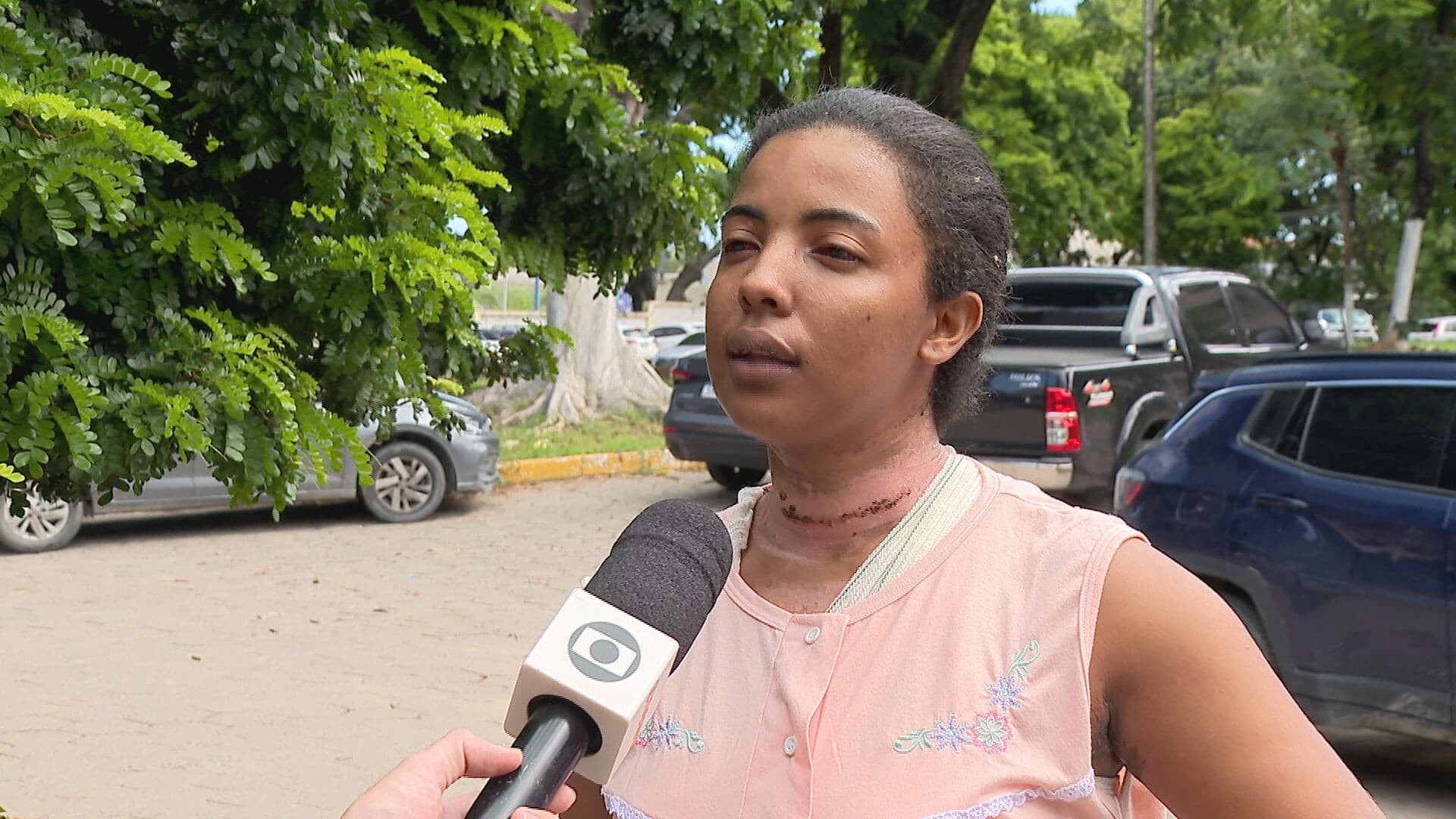 Sobrevivente de tentativa de feminicídio em Jaboatão presta depoimento e relata luta pela vida