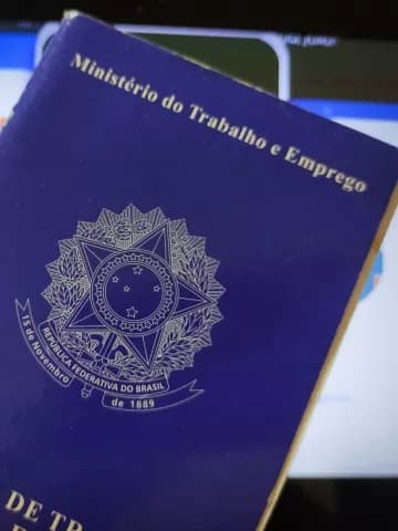 Desemprego cai a 5,2% e atinge menor nível da série histórica, diz IBGE