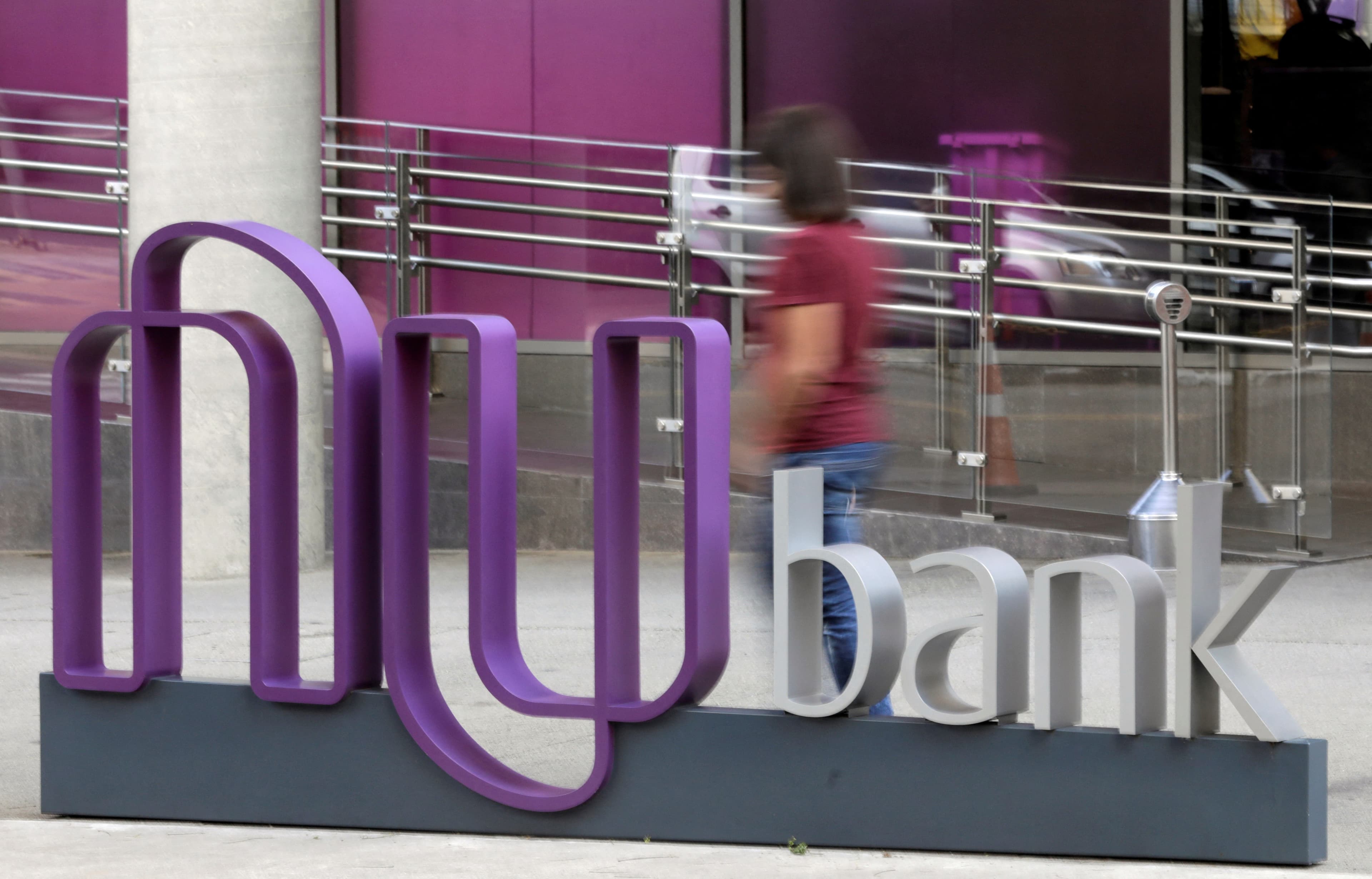 Nubank nega liquidação extrajudicial após falha no envio de e-mails aos clientes
