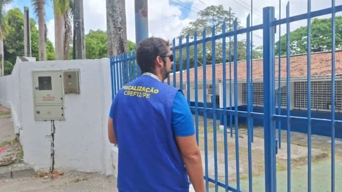 CREF12/PE fiscaliza escolas em Pernambuco e identifica casos de exercício ilegal da profissão