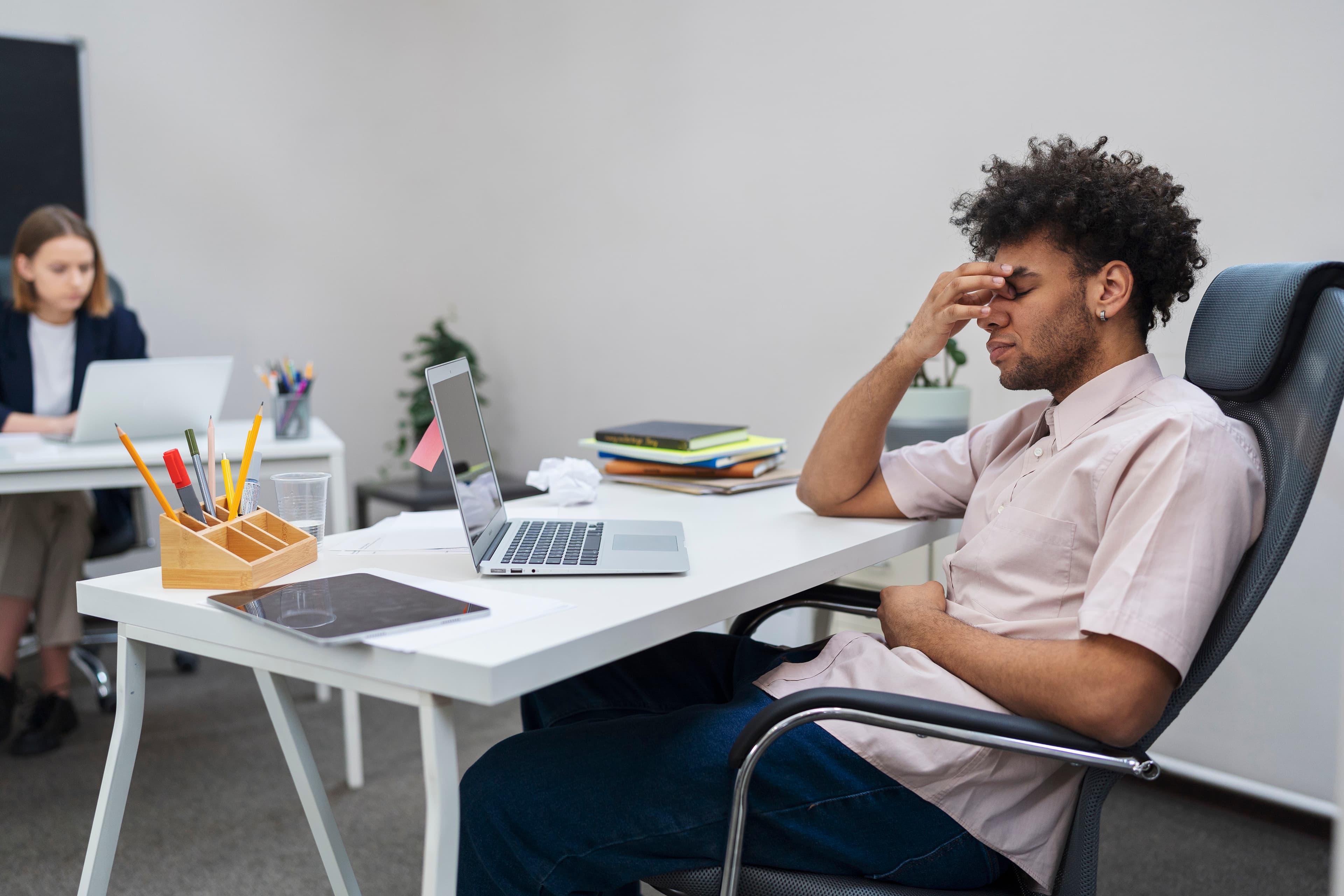 Riscos psicossociais no trabalho vitimam mais de 840 mil pessoas anualmente, aponta OIT