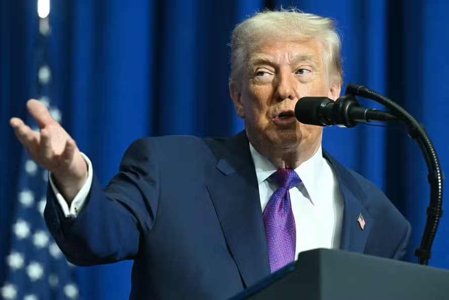 Donald Trump diz ter “parado oito guerras” e eleva pressão sobre o Irã