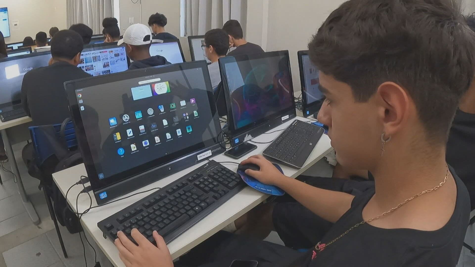 Jovens brasileiros priorizam crescimento e saúde mental na escolha do emprego, aponta pesquisa