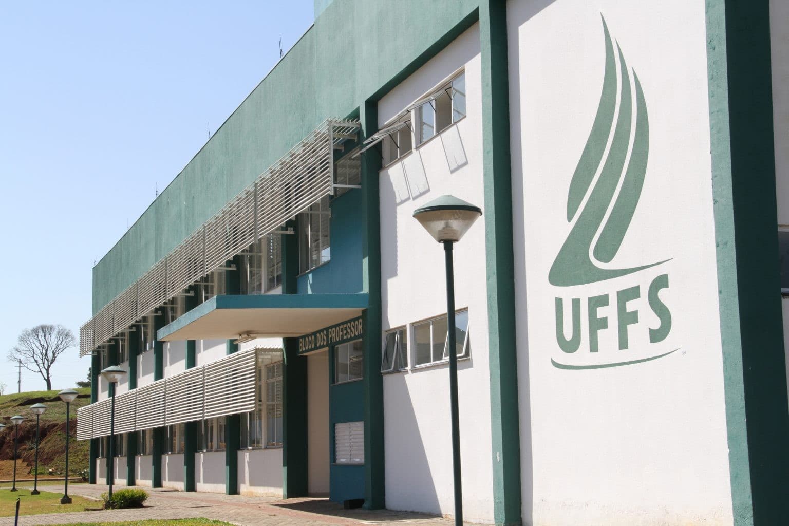 Universidade Federal da Fronteira Sul abre concurso com 23 vagas e salários de até R$ 4,9 mil