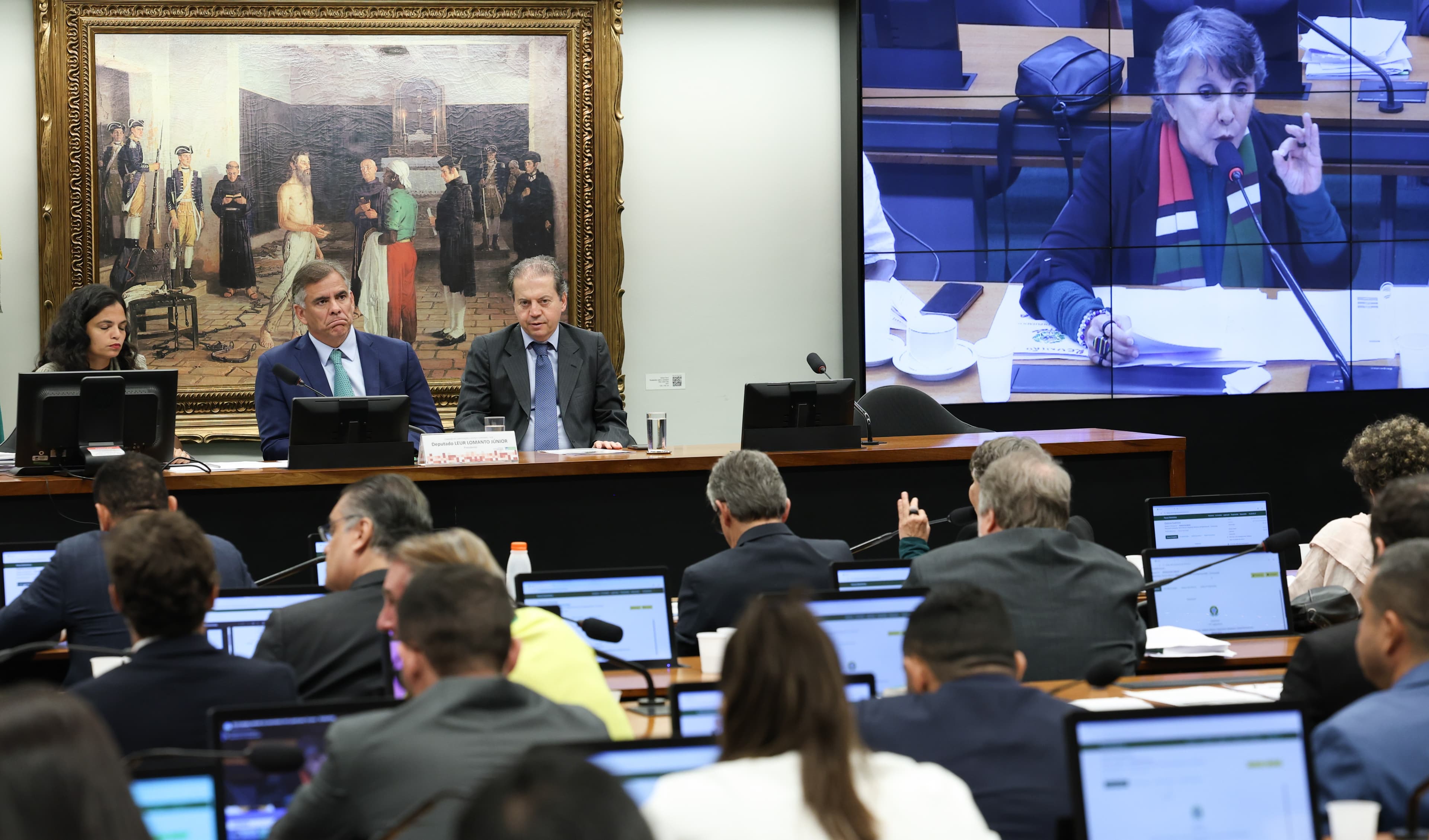 CCJ da Câmara aprova PEC que propõe redução da maioridade penal para 16 anos