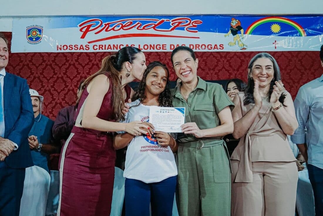 Raquel Lyra participa de formatura do Proerd e Patrulheiro Mirim em Lagoa Grande