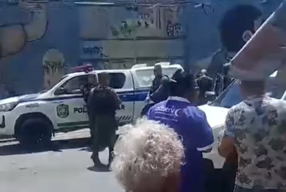 Suspeito morre após troca de tiros com a PM no bairro do Bongi, no Recife