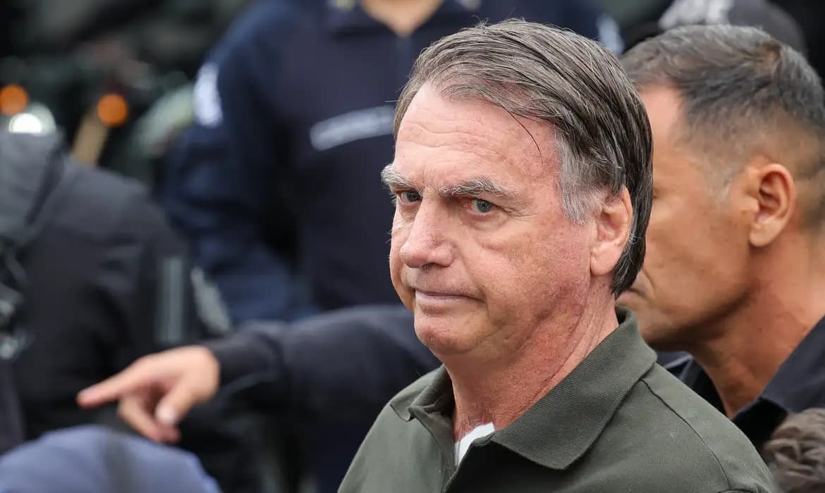 Defesa pede internação de Jair Bolsonaro para cirurgia em hospital particular de Brasília