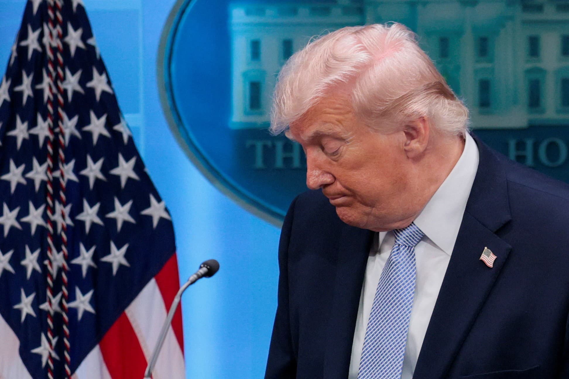 Mercado global reage: Preço do petróleo despenca após anúncio de suspensão de ataques ao Irã por Donald Trump
