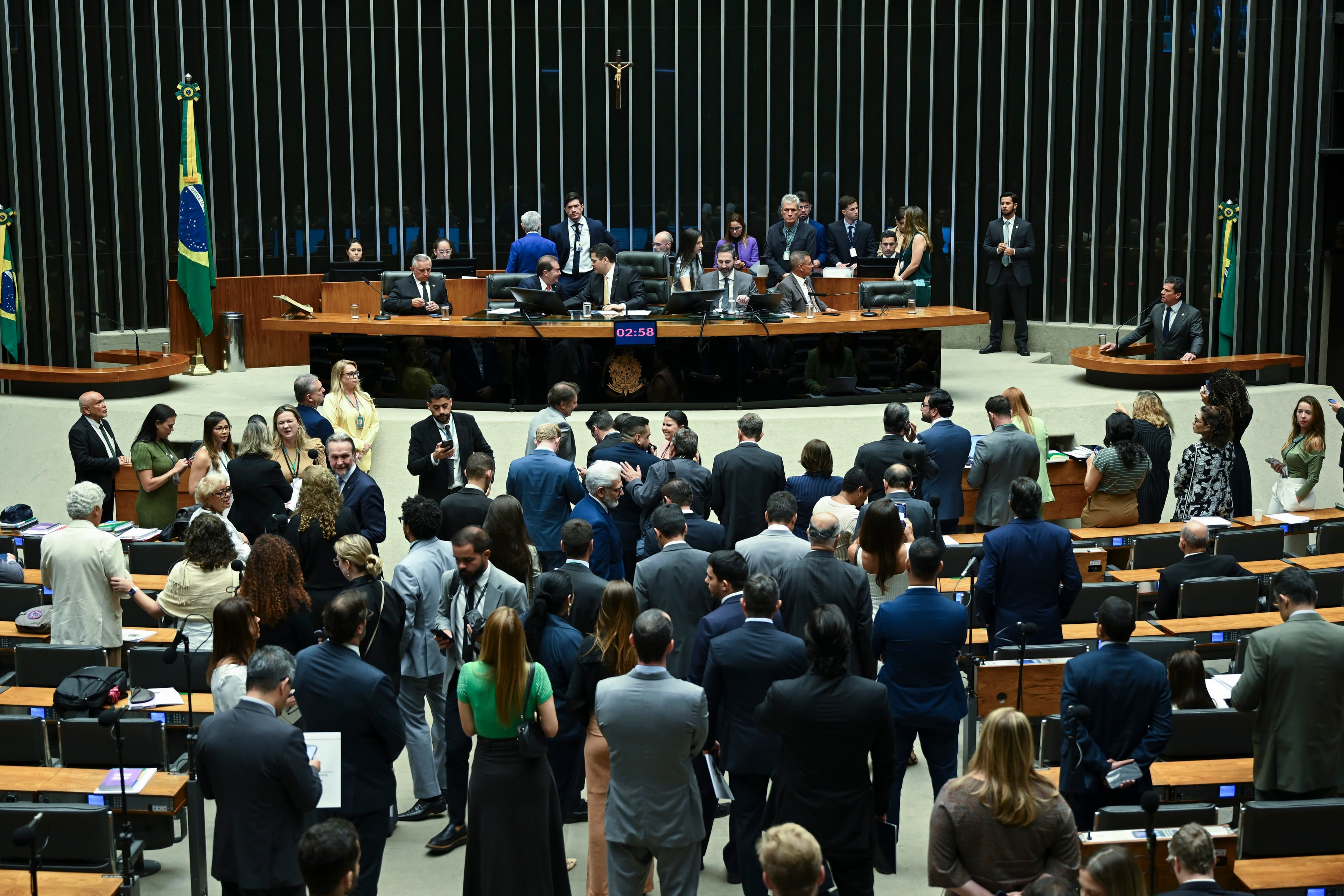 Congresso Nacional analisa veto de Lula ao projeto da 'Dosimetria' em meio a fortes tensões políticas