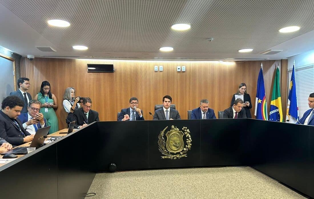 LOA reacende embate entre governo e oposição na Alepe sobre remanejamento de verbas