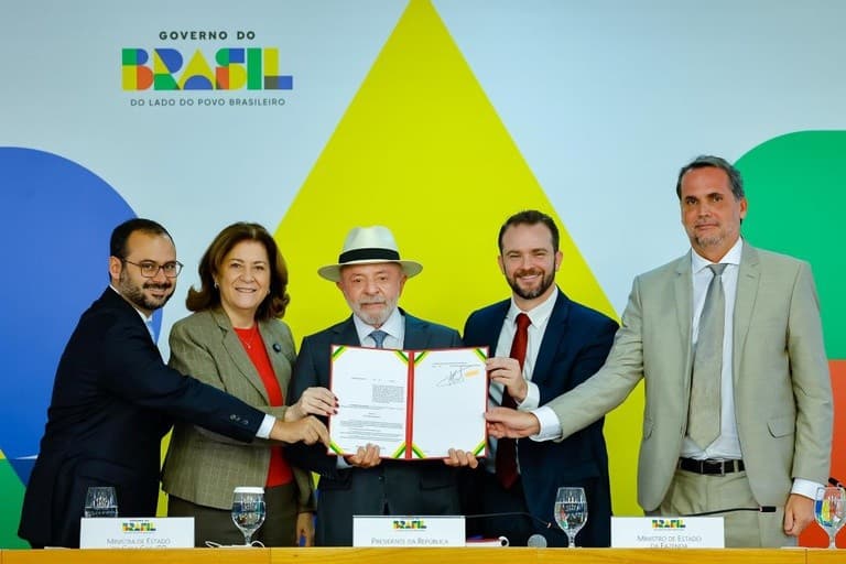 Governo Federal amplia condições de crédito e flexibiliza regras do Desenrola para pequenos negócios