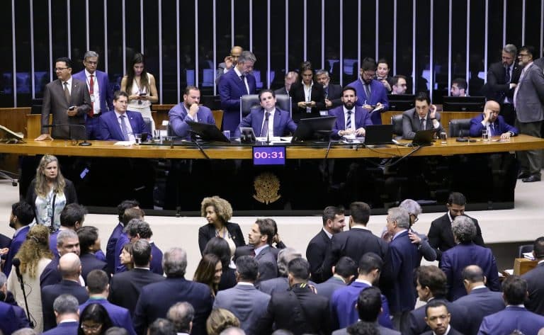 FIM DA COBRANÇA: Câmara Aprova Isenção do Imposto de Renda para Salários de até R$ 5 Mil