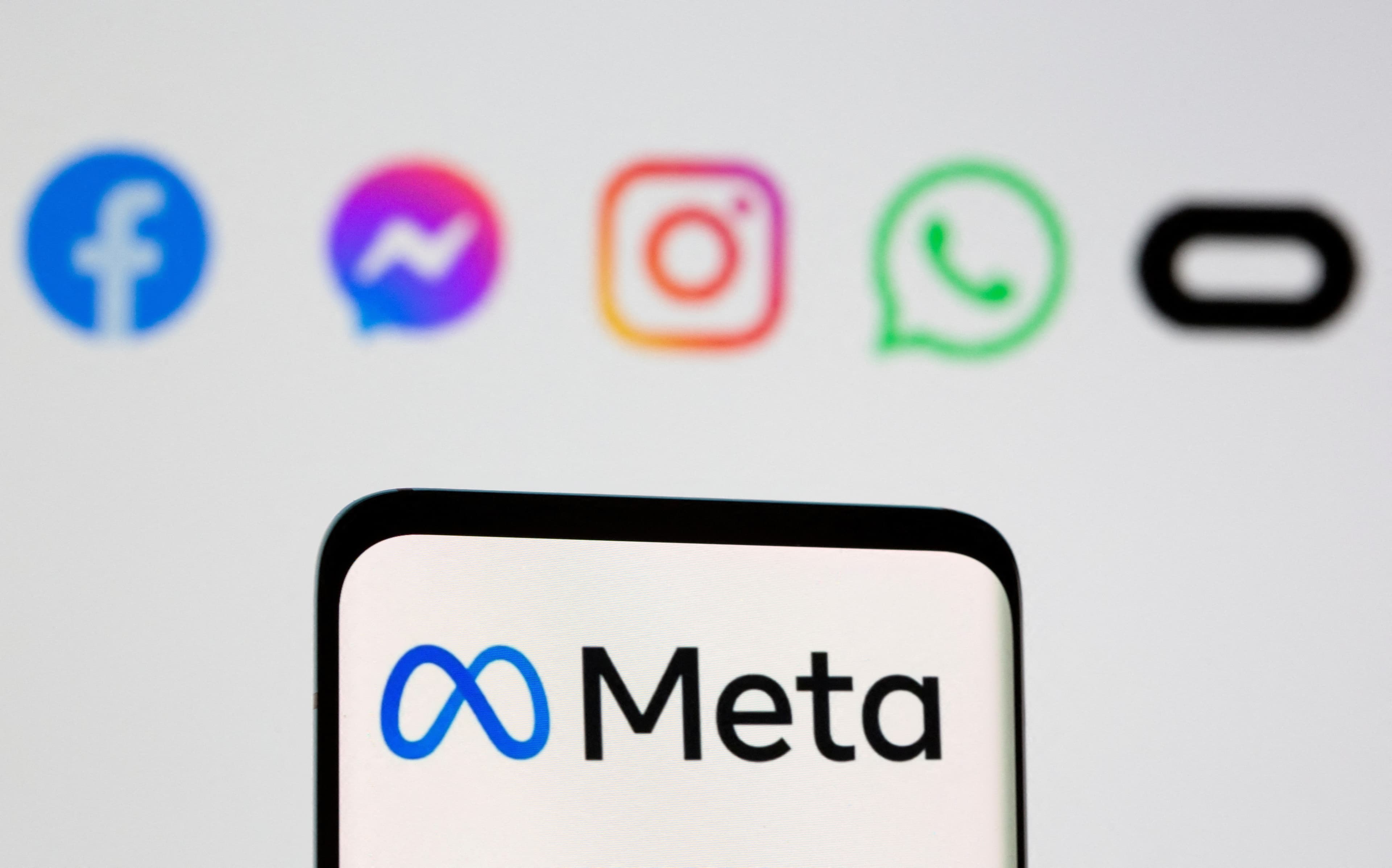 Meta inicia corte de 8 mil funcionários para focar em Inteligência Artificial
