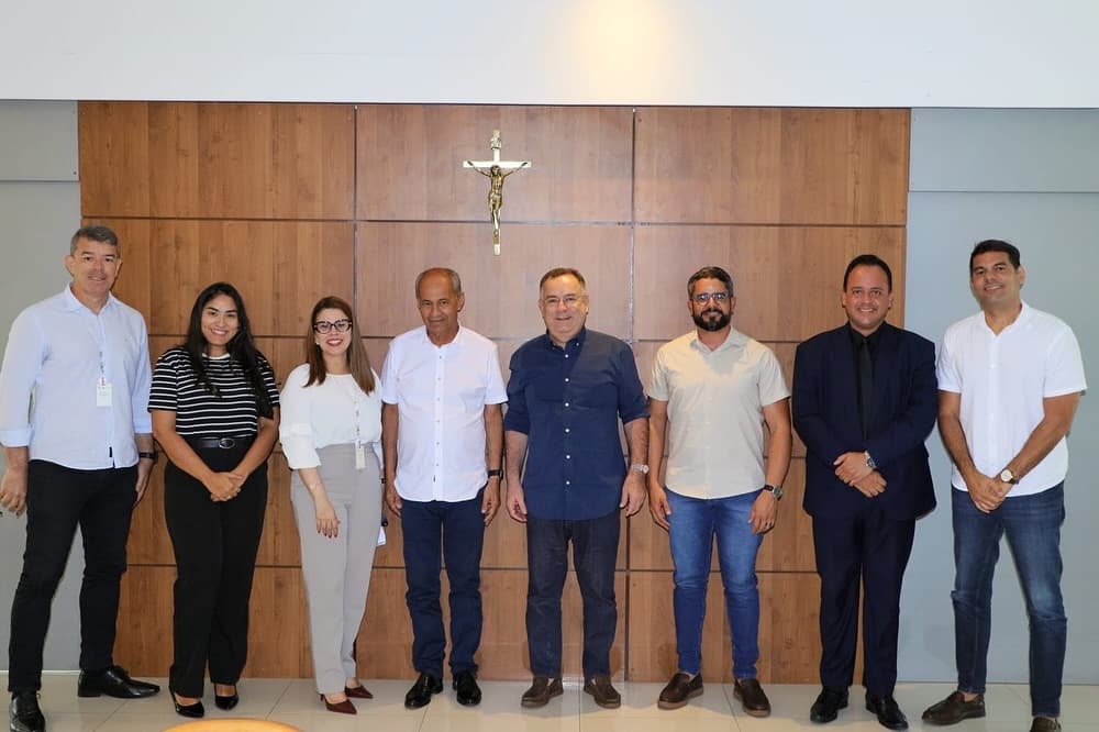 Prefeito de Arcoverde se reúne com gestores do Hospital Tricentenário