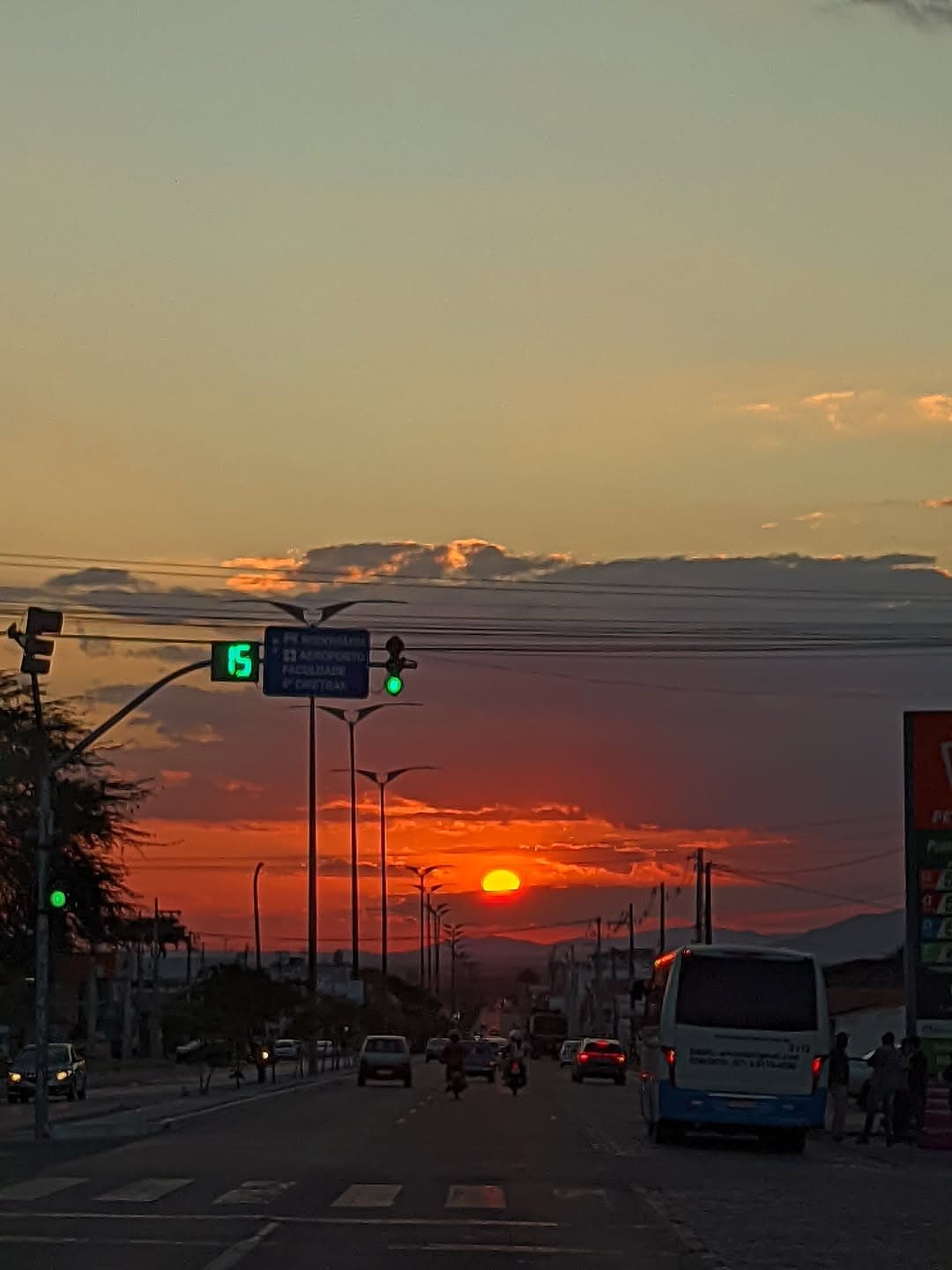ALERTA EM ARCOVERDE: Furto de Cabos Deixa Trecho da Avenida José Bonifácio no Escuro; Reparo Previsto Para Terça (21)