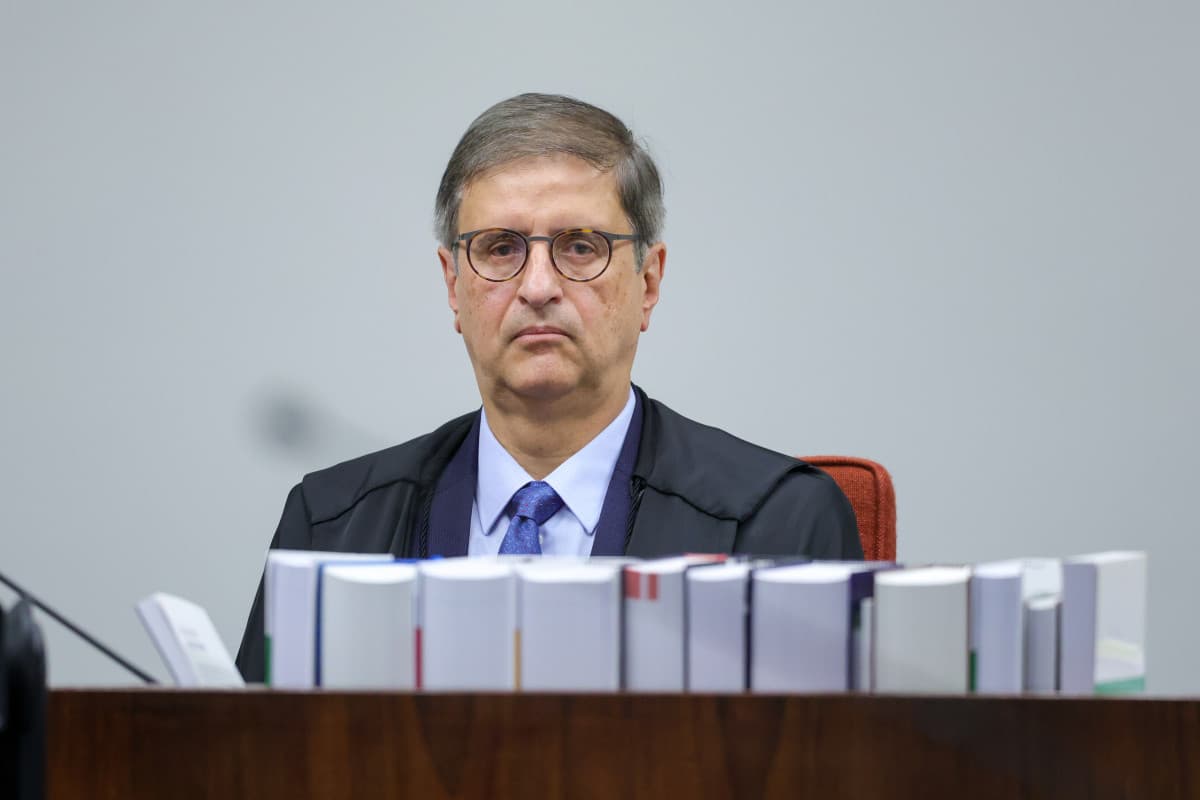 STF deve fixar penas entre 25 e 30 anos para réus da trama golpista, incluindo Bolsonaro