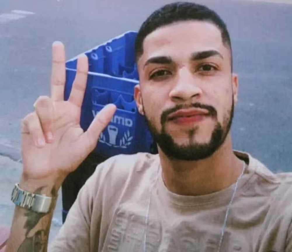 Jovem é assassinado a tiros na orla de Santa Maria da Boa Vista