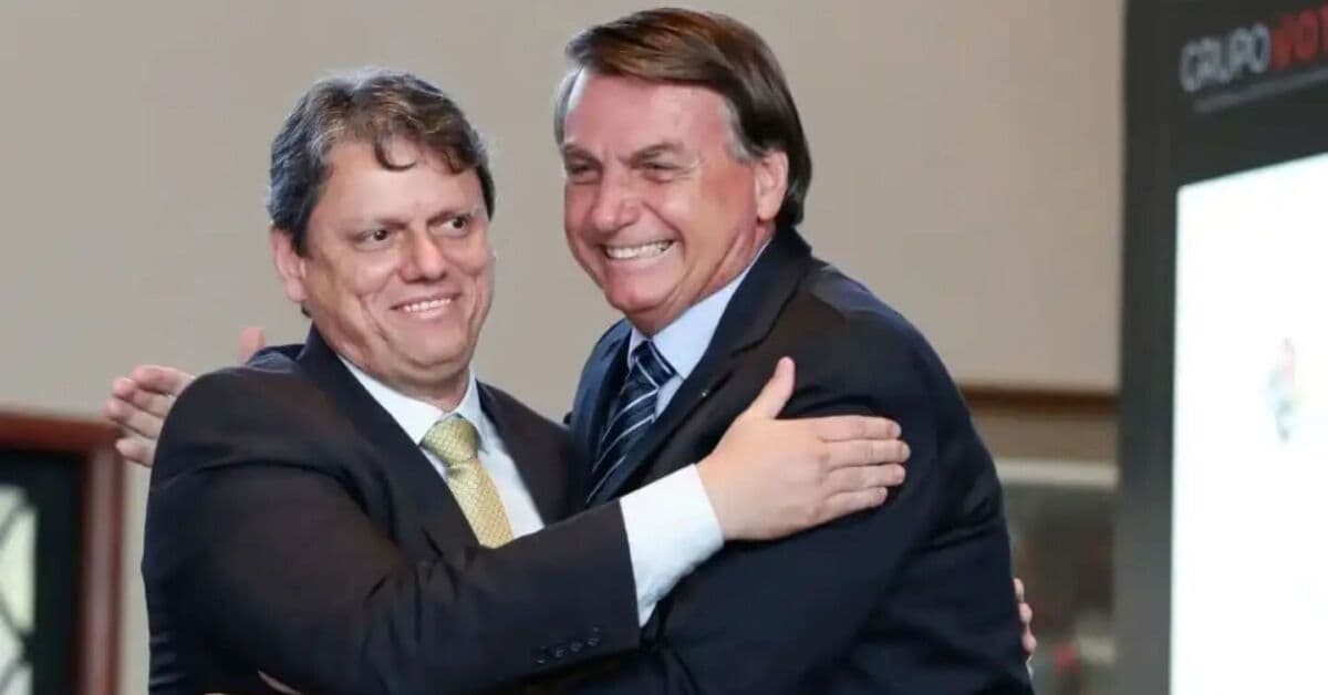 CONTRAPONTO: Bolsonaro Sorri com Tarcísio Pouco Antes de Nova Crise de Saúde