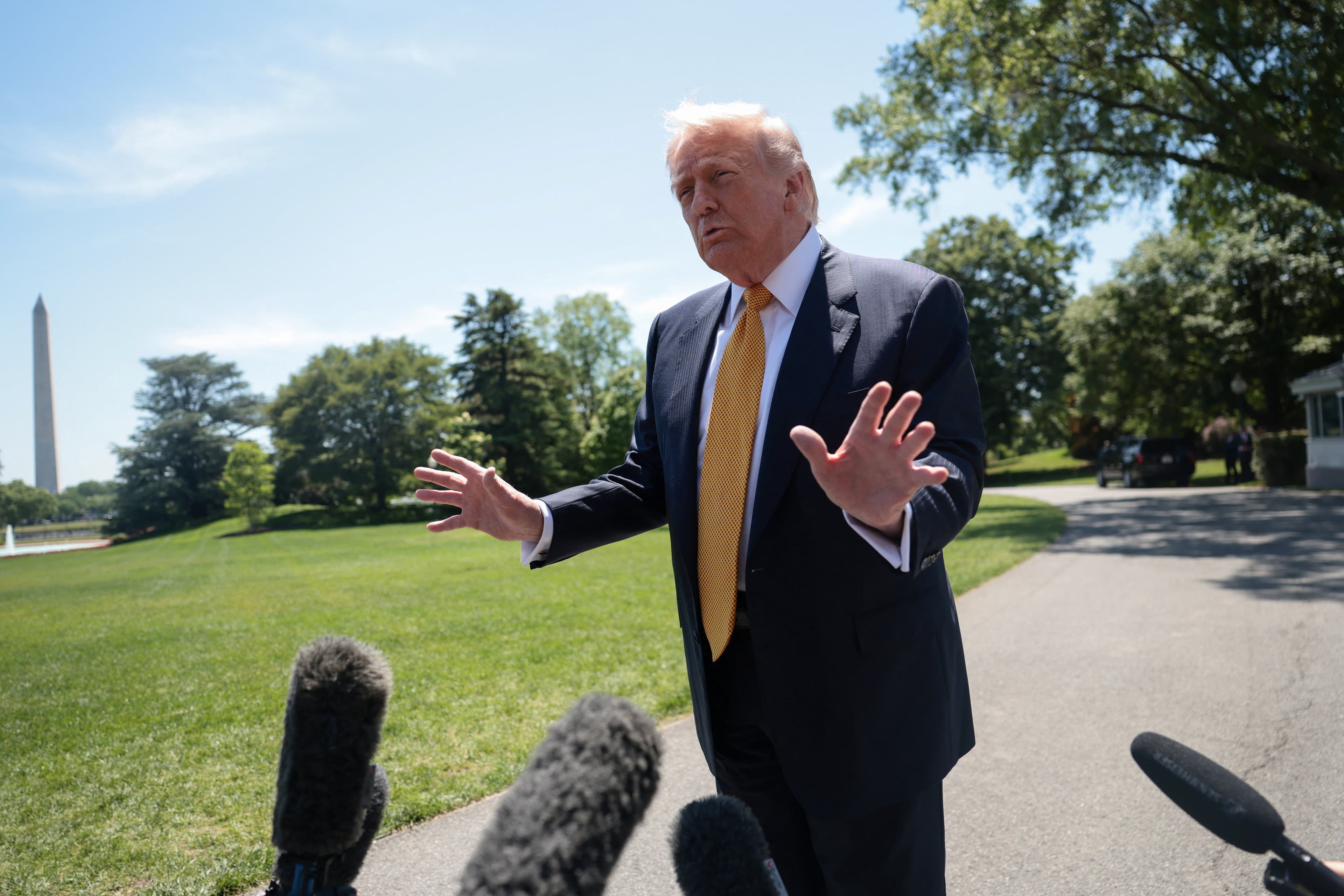 Donald Trump desiste de processo bilionário contra a Receita Federal dos EUA