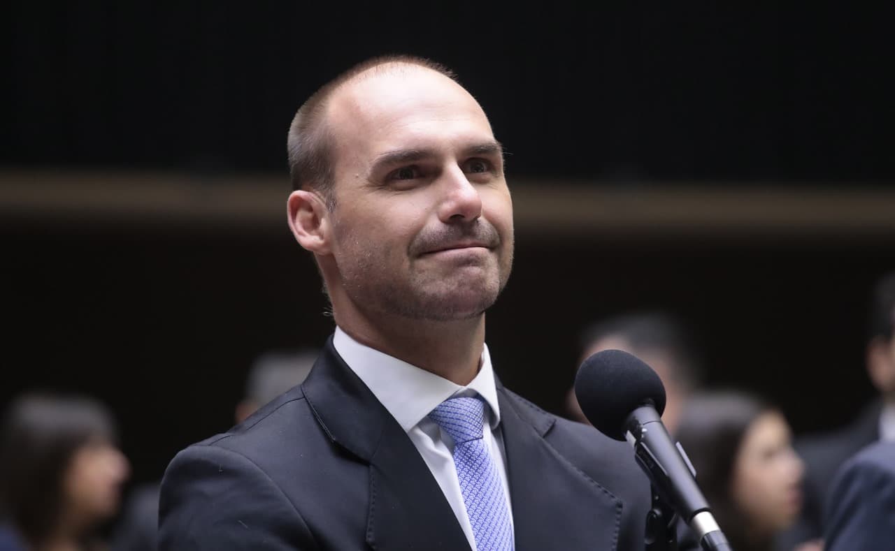 Eduardo Bolsonaro celebra diálogo entre Trump e Lula e defende restauração das liberdades civis no Brasil