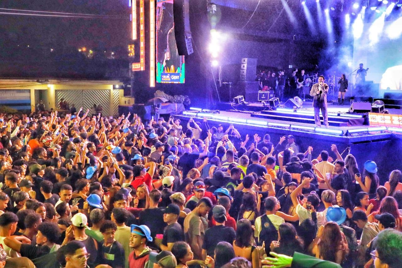 Noite de emoção, música e encontros: quarta noite do São João de Arcoverde 2025 reúne grandes shows e carinho do público