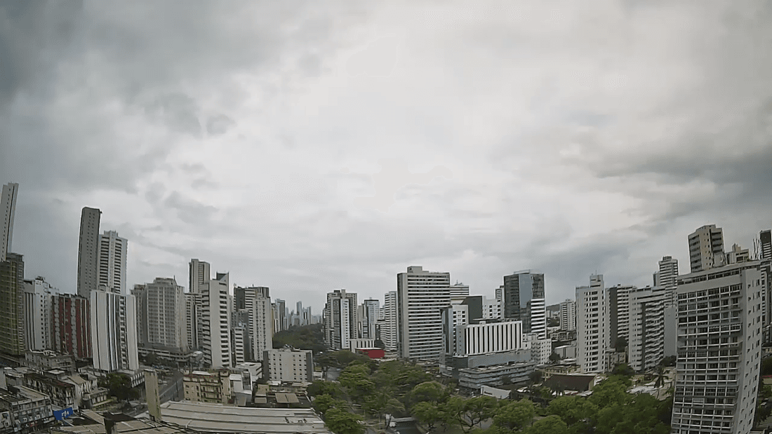 Recife registra quase 73 mm de chuva em 24 horas e Inmet emite alerta laranja