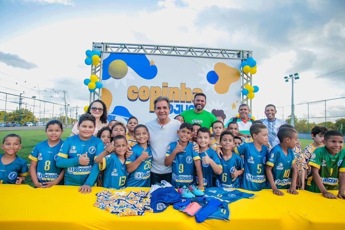 Prefeito Carlos Santana entrega material esportivo e abre oficialmente a Copinha Ipojuca