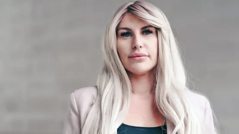 Investigação revela esquema de exploração e violência contra criadoras de conteúdo no OnlyFans