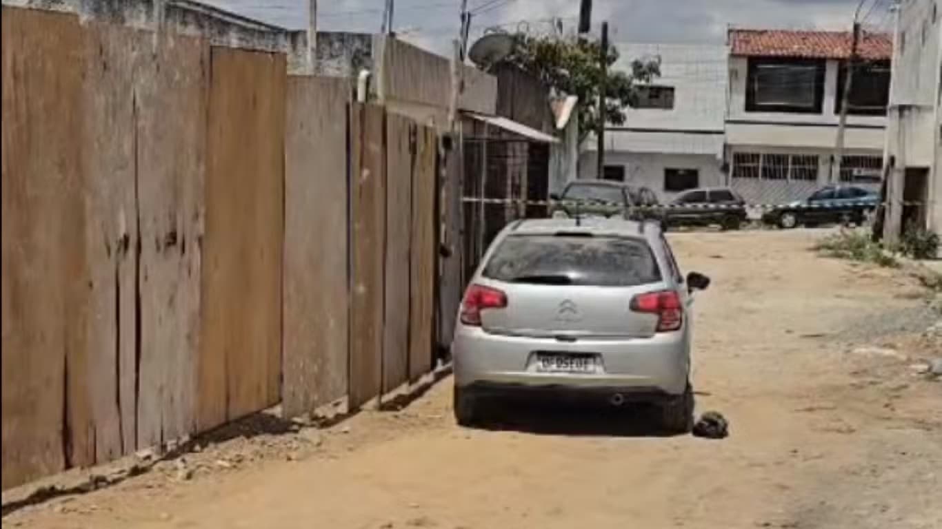 Duplo homicídio é registrado dentro de carro às margens da BR-104, em Caruaru
