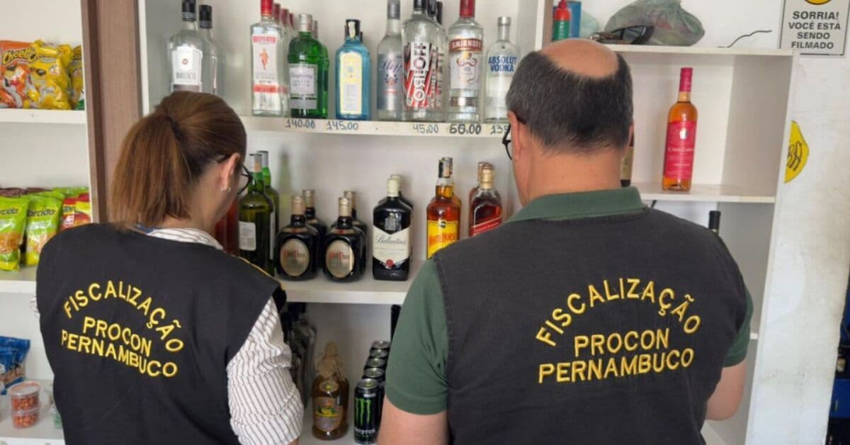 Operação Contra Metanol: Procon-PE Apreende 30 Garrafas com Suspeita de Adulteração
