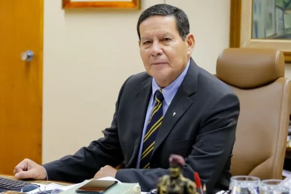 STF ouve Mourão, comandante da Marinha e Aldo Rebelo em ação sobre tentativa de golpe de Estado