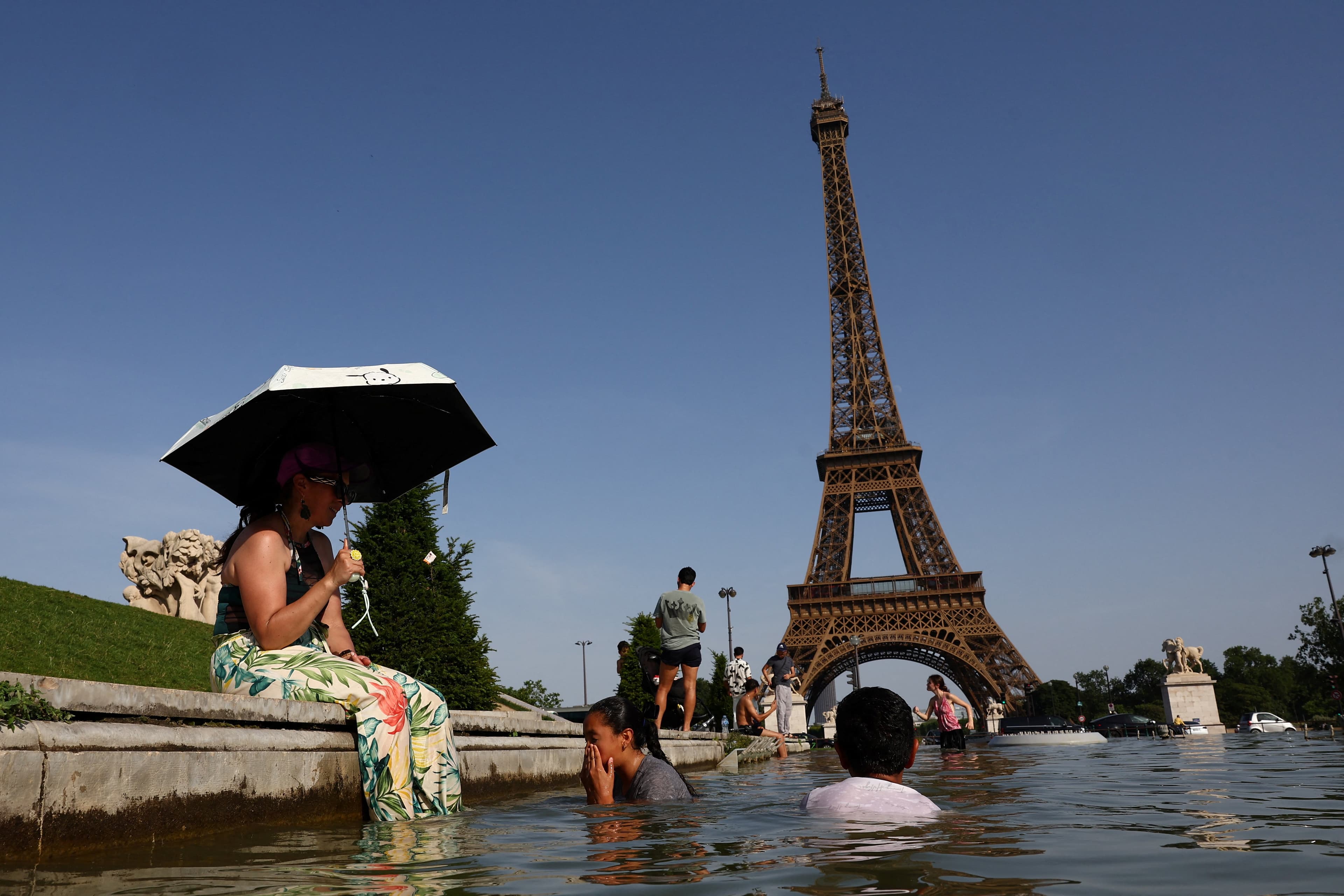 França: Gigantes de entrega suspendem operações durante alertas vermelhos de calor extremo