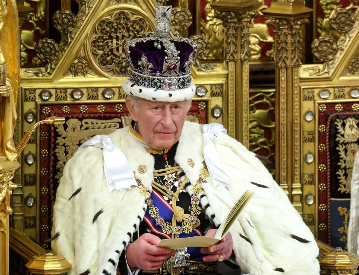 Rei Charles III inova com transparência e divulga pagamento de milhões em impostos