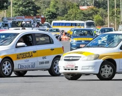GOVERNO RECUA EM PROPOSTA INICIAL E MANTÉM MÍNIMO DE 5 AULAS PRÁTICAS OBRIGATÓRIAS NO PROGRAMA 'CNH PARA TODOS