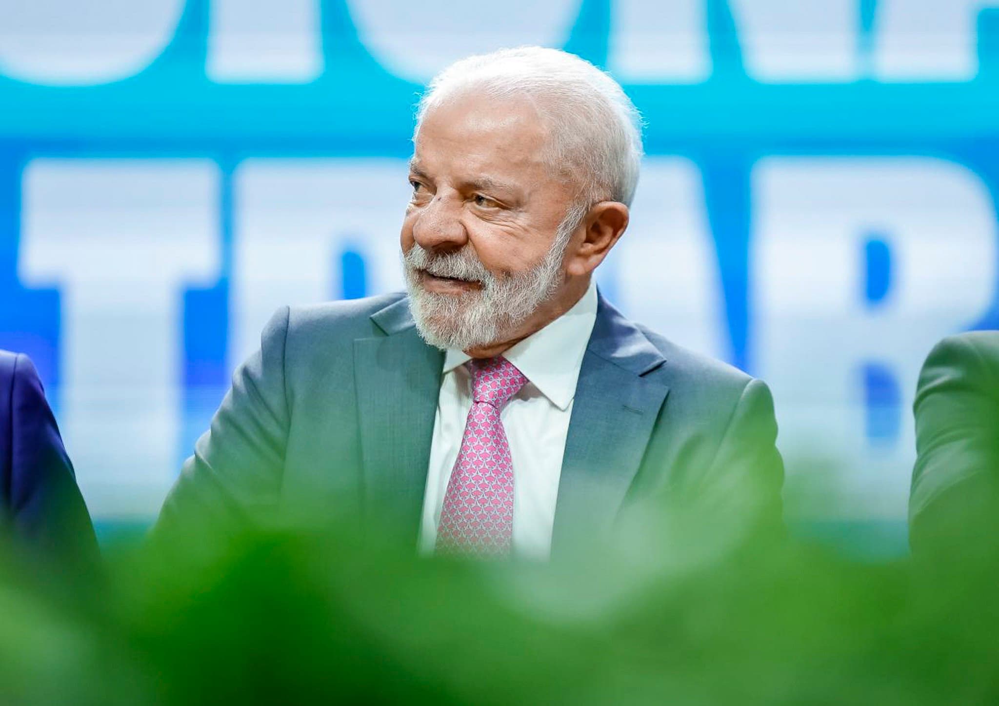 Lula critica alta dos combustíveis e aponta exploração econômica em meio a conflitos globais