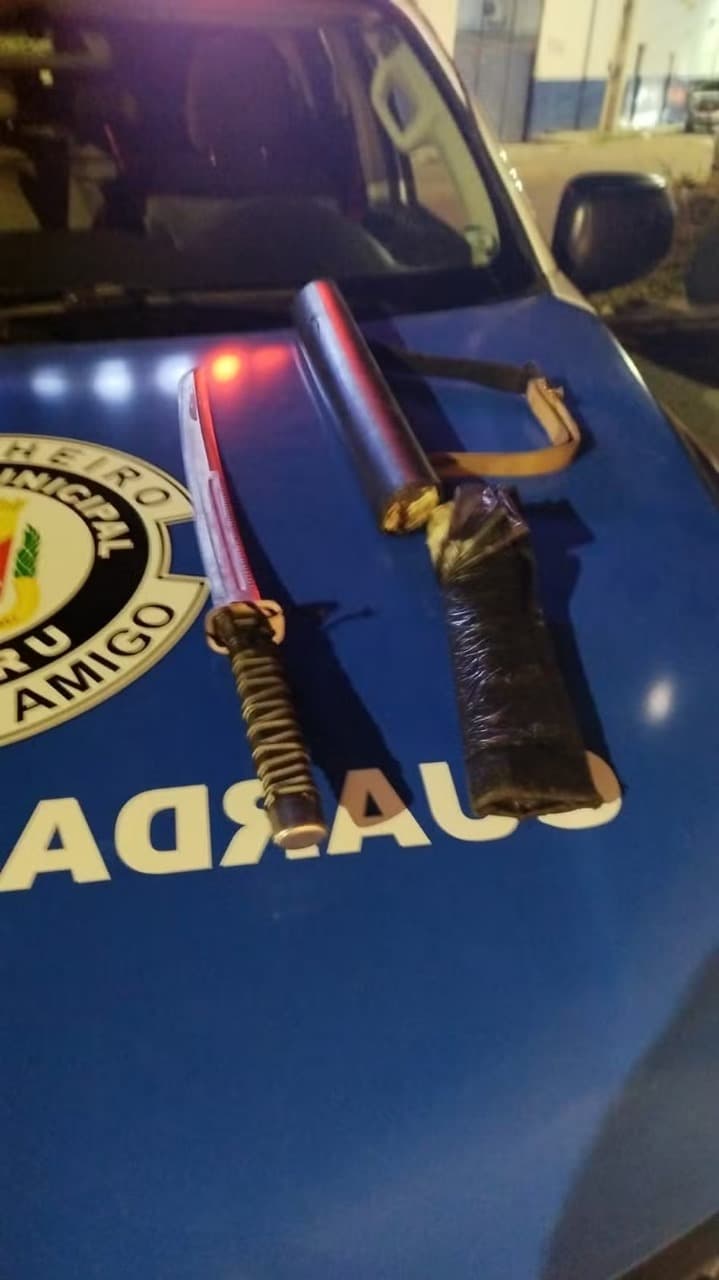 Homem que esfaqueou cadela em posto de combustíveis em Caruaru é preso após crime ser flagrado por câmeras
