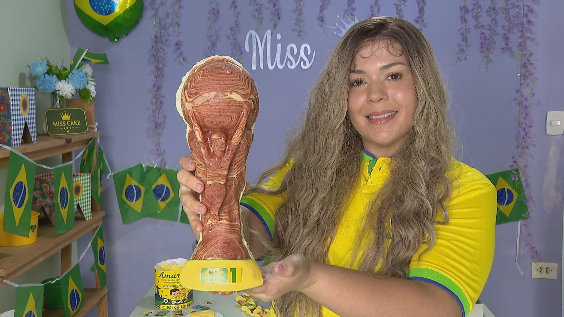 Criatividade pernambucana: Confeiteira transforma bolo de rolo na icônica taça da Copa do Mundo
