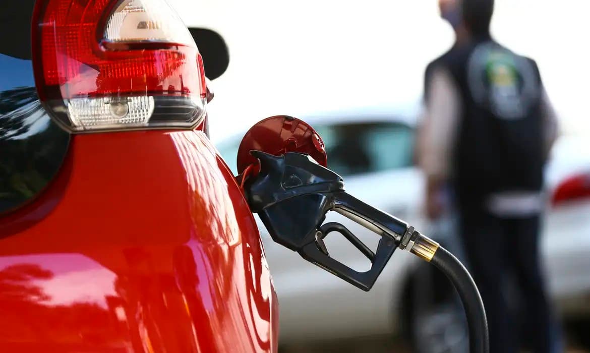 Governo Federal propõe zerar ICMS sobre importação de diesel para conter alta de preços