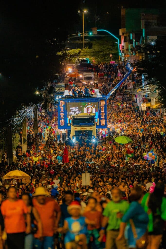 Festa das Marocas encerra com multidão e show memorável de Sirano & Sirino e Trio Asas da América