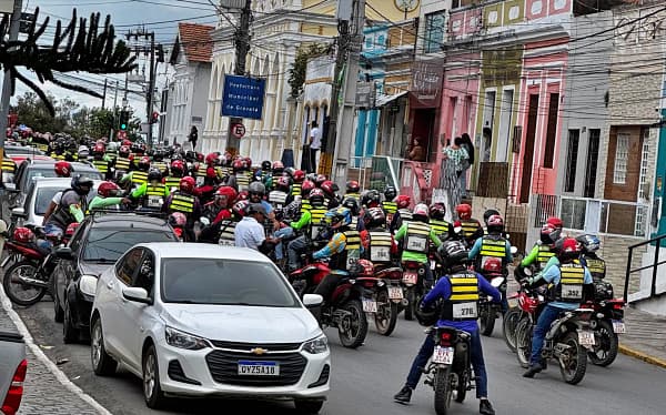 Mototaxistas protestam contra possível chegada de aplicativos de transporte em Gravatá