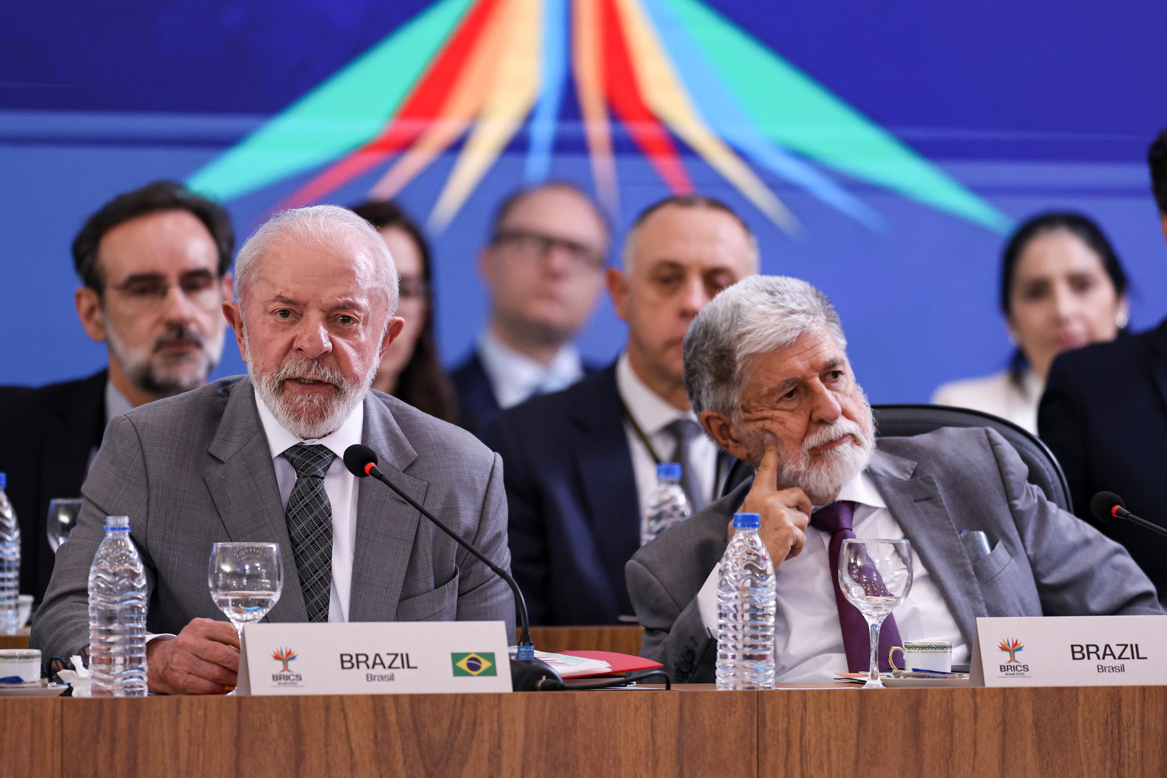 Celso Amorim rechaça intervenção estrangeira após EUA classificarem PCC e CV como terroristas