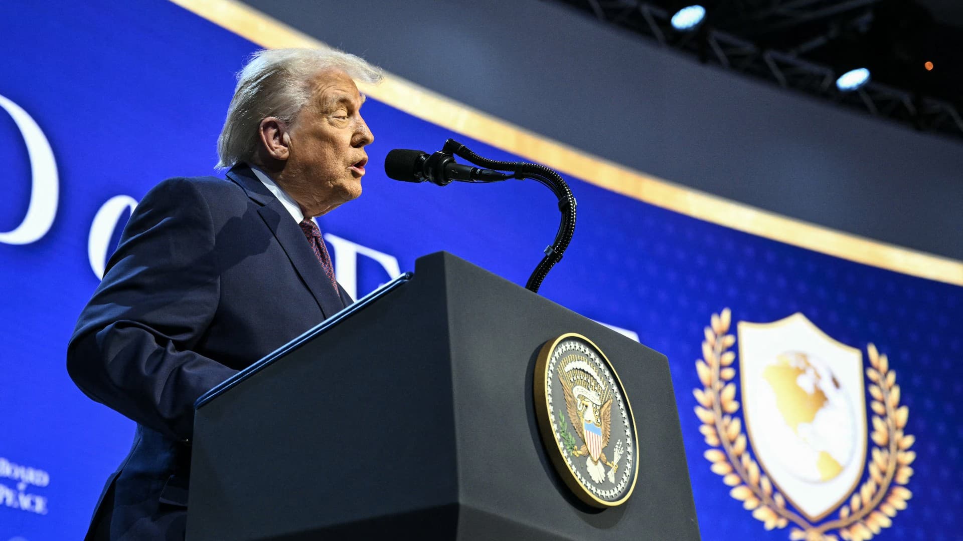 Conselho da Paz idealizado por Donald Trump enfrenta crise financeira e questionamentos legais